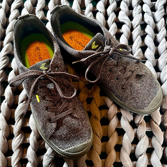 CARIUMA Women’s IBI Low Stone Black Knit Sneaker - Size 8 - Like New - Picture 3 of 5